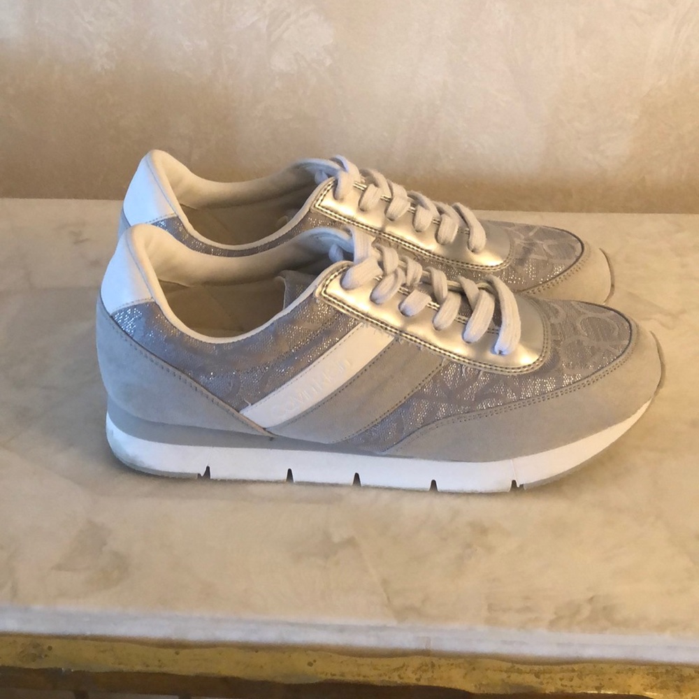 Women’s sneakers